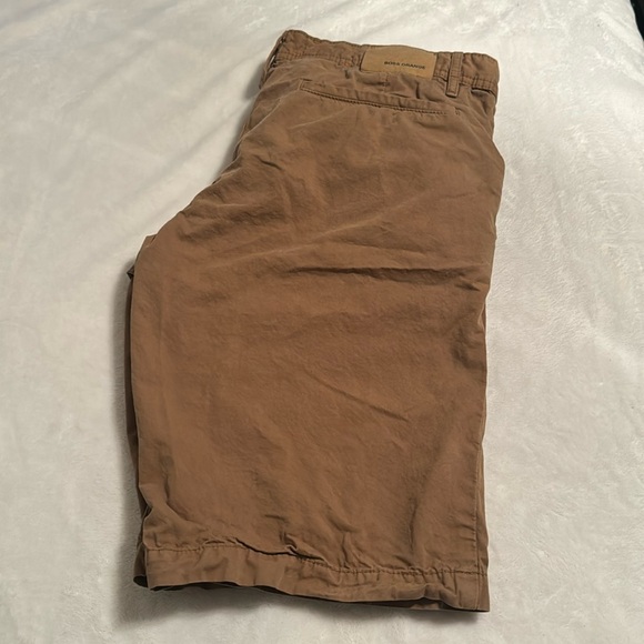 Men’s Hugo Boss Regular Fit Khaki shorts, size 34 - Picture 2 of 8